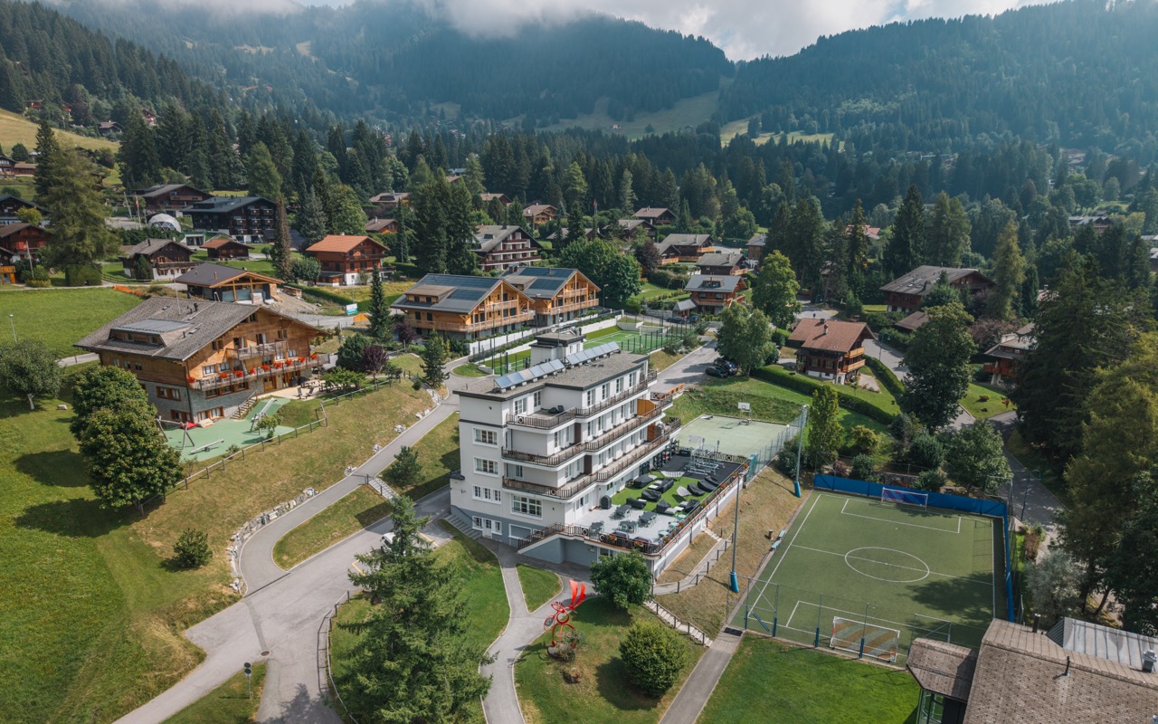 Aiglon College kampüsü — Villars-sur-Ollon, İsviçre Alpleri